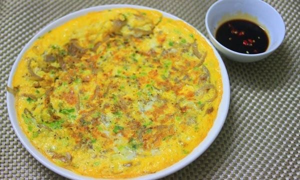 Hướng dẫn làm trứng chiên thịt băm cho bữa cơm gia đình