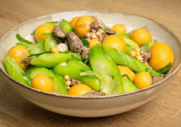 Cách làm trứng gà non xào mướp và xào bơ tỏi cực ngon