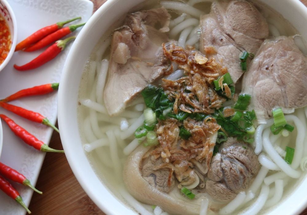 Bánh canh thịt heo có thể bảo quản trong ngăn mát tủ lạnh và dùng trong 2 - 3 ngày