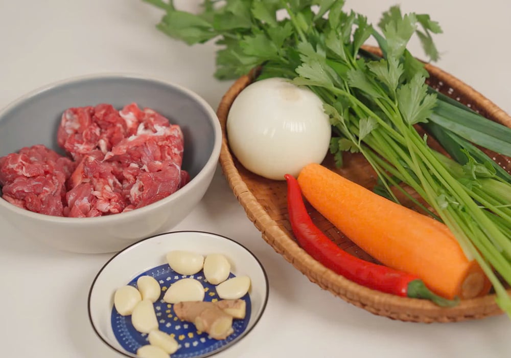 Cách làm bò xào cần tây giòn ngon thanh mát dễ ăn
