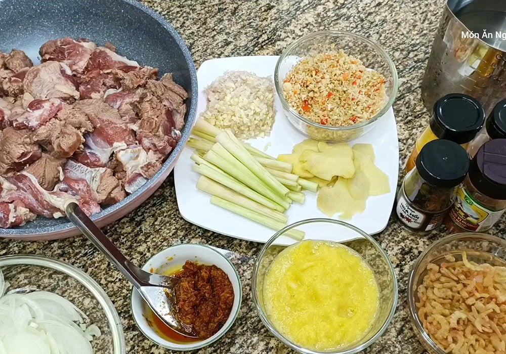 Nguyên liệu làm bún bò cay