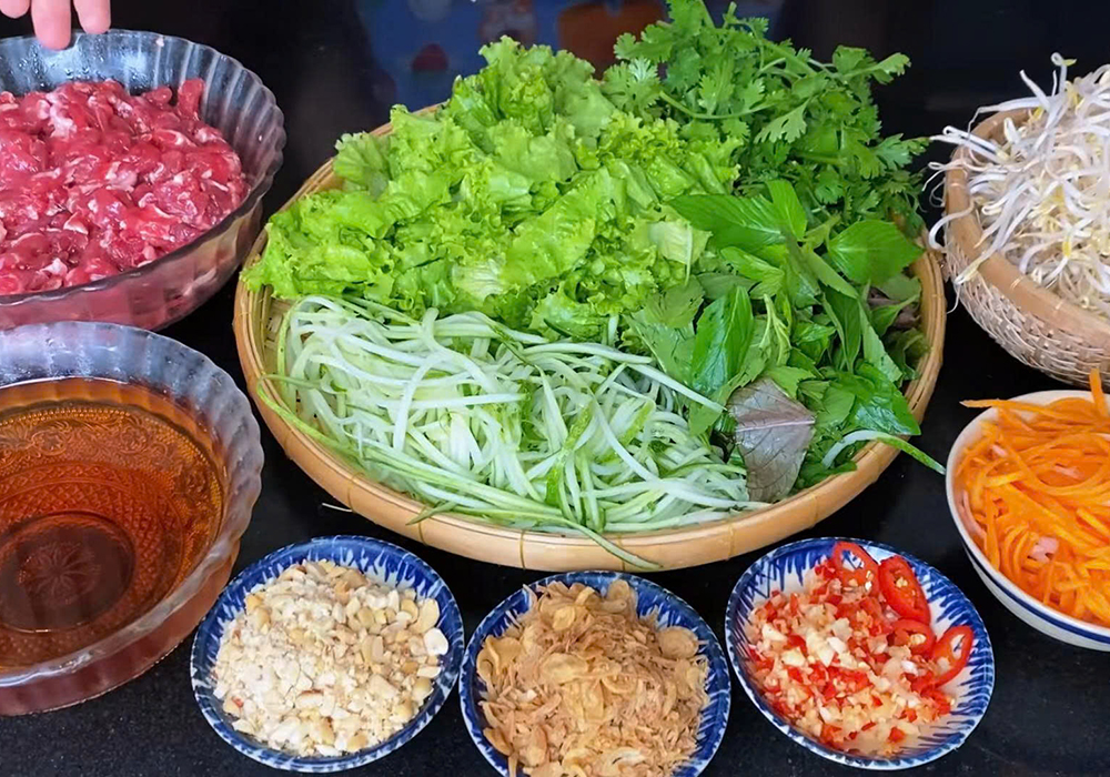Nguyên liệu làm bún bò xào