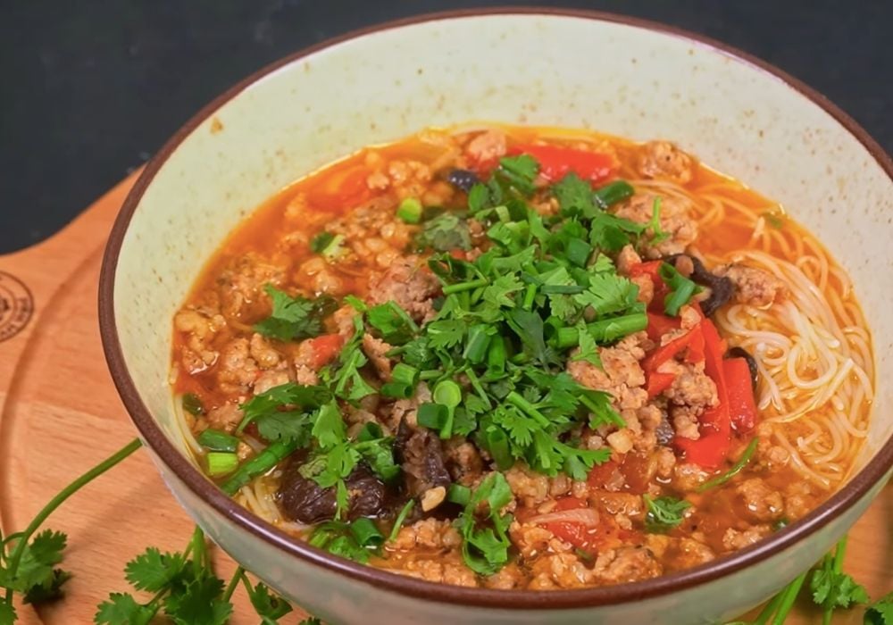 Bún thịt bằm cà chua