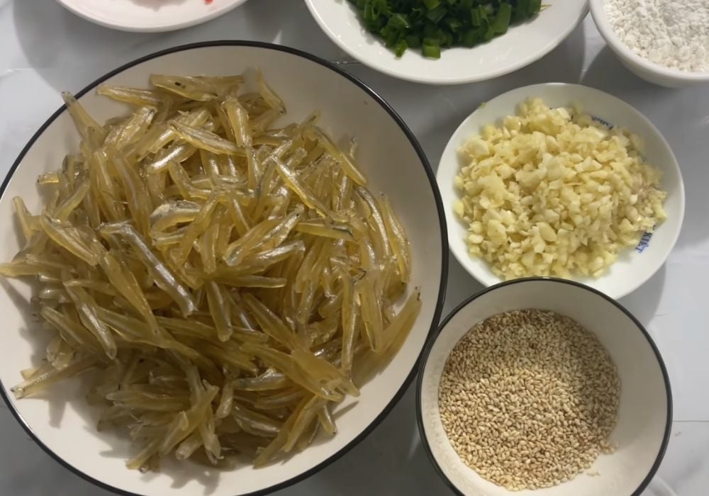 Nguyên liệu làm cá cơm khô rim cay