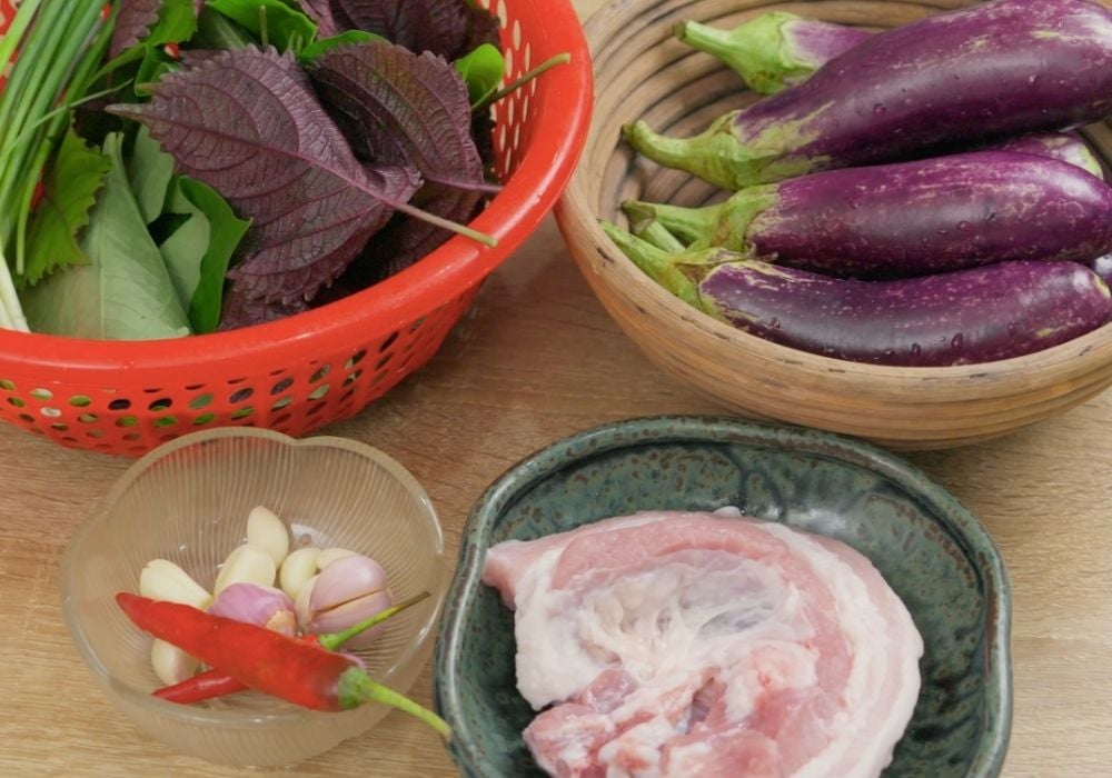 Nguyên liệu làm cà tím xào thịt ba chỉ