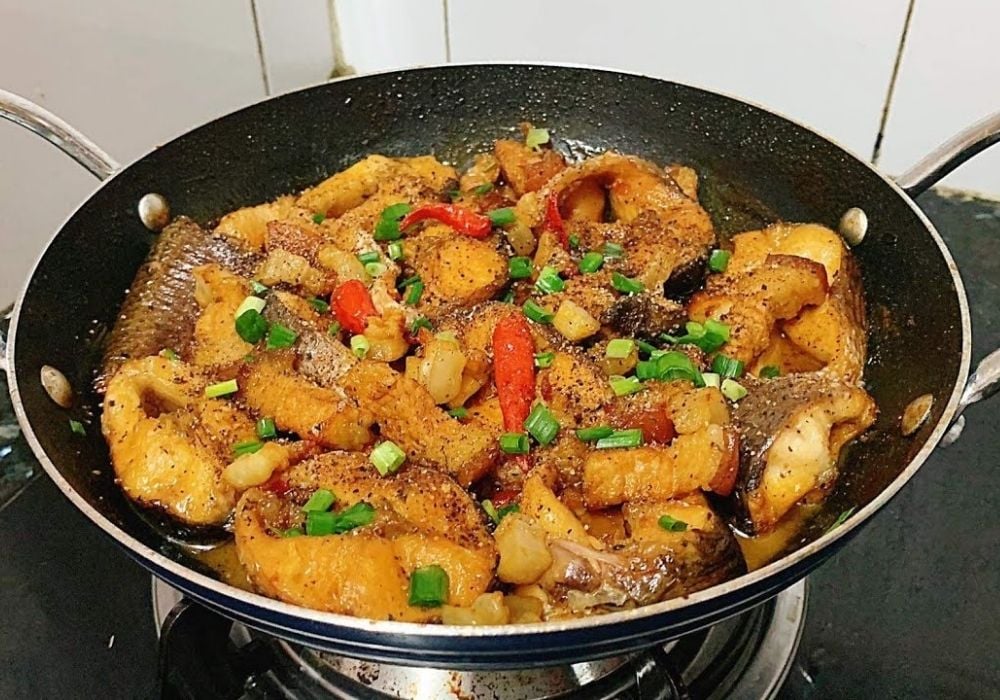 Cá lóc kho thịt ba rọi