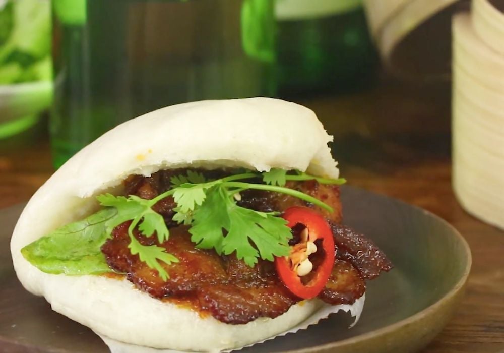 Món bánh bao kẹp thịt