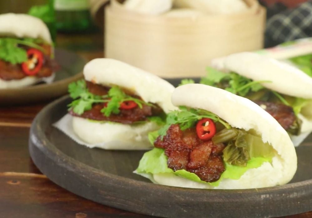 Món bánh bao kẹp thịt có thể bảo quản trong ngăn mát tủ lạnh và dùng trong 1 - 2 ngày