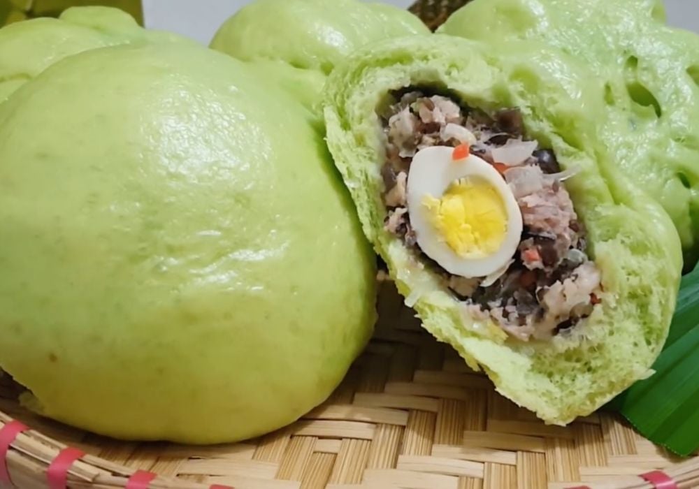 Bánh bao lá dứa nhân thịt