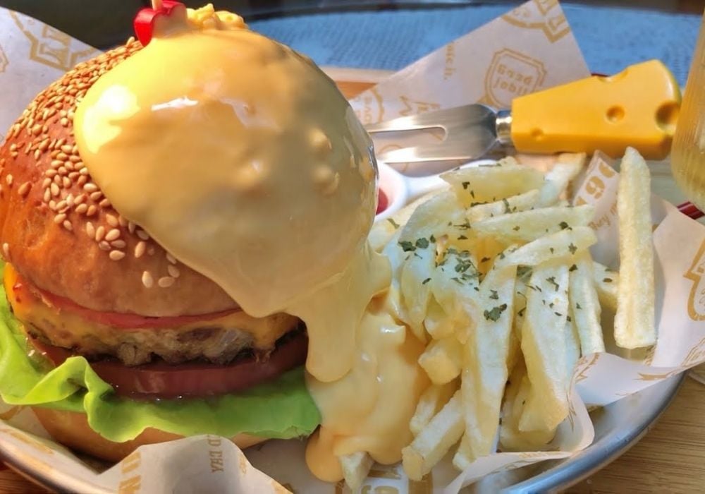 Bánh hamburger heo có thể bảo quản trong ngăn mát tủ lạnh và dùng trong 1 - 2 ngày