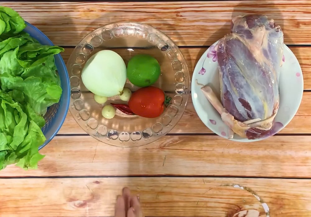 Nguyên liệu làm salad bò hải sản