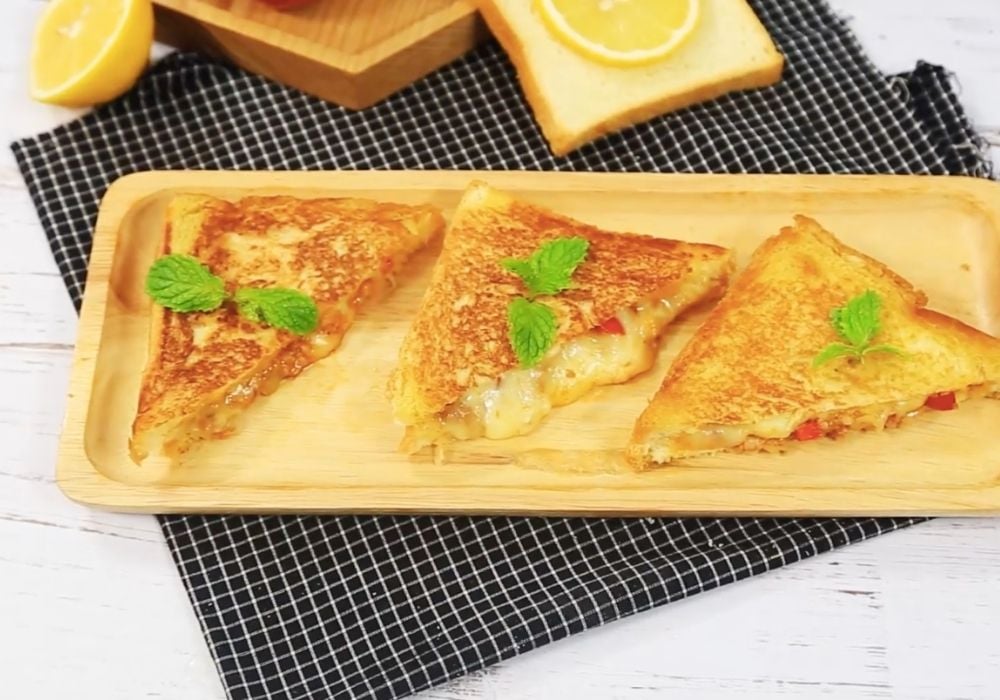 Sandwich thịt heo băm xào