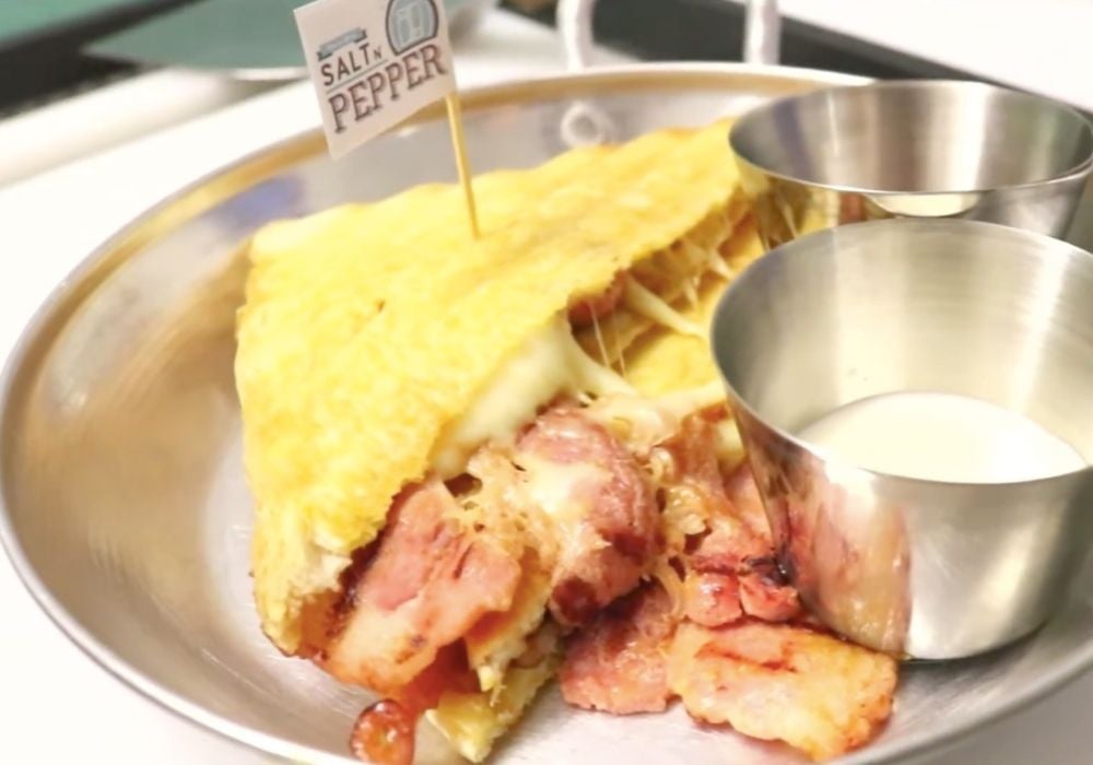 Sandwich thịt heo xông khói