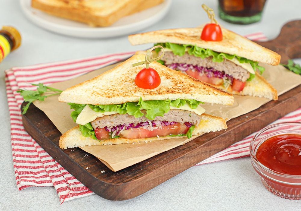 Sandwich thịt heo có thể bảo quản trong ngăn mát tủ lạnh và dùng trong 24 giờ