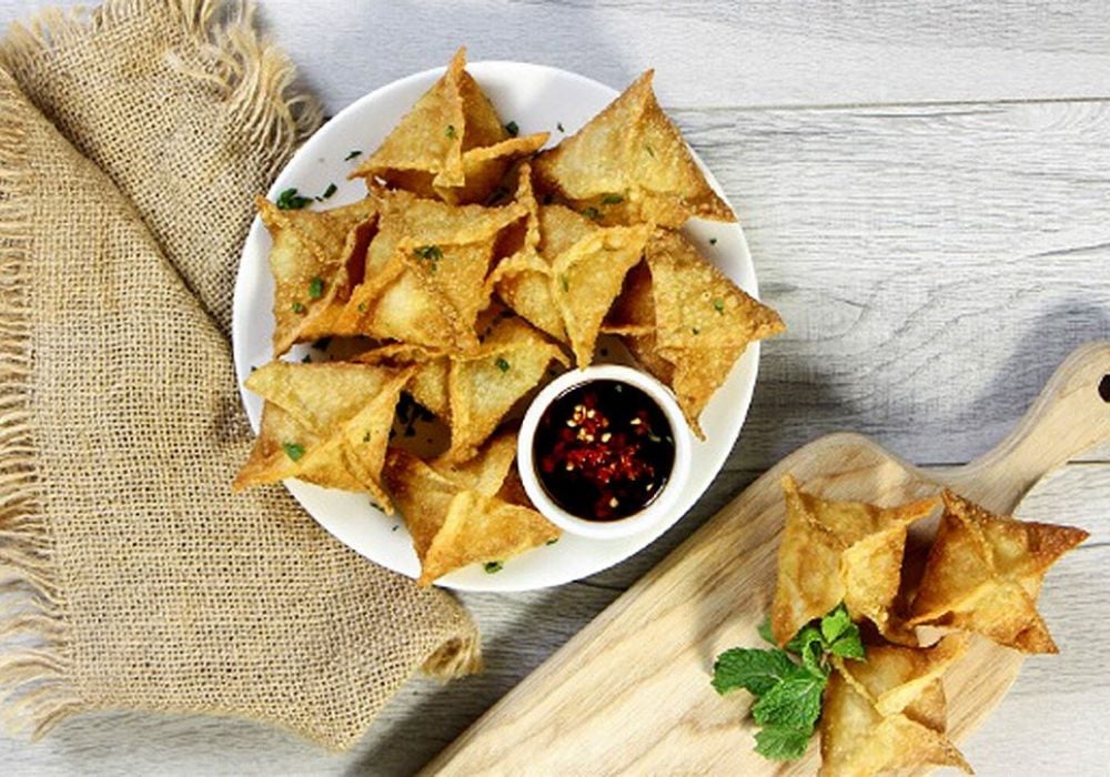 Sủi cảo chiên sốt phô mai