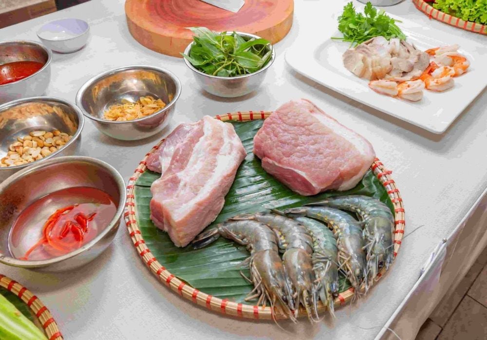 Để làm tôm rang thịt ngon, bước chọn nguyên liệu rất quan trọng