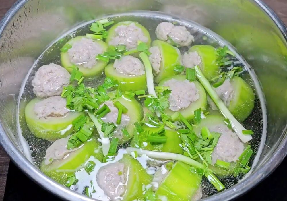 Nấu canh và hoàn thành