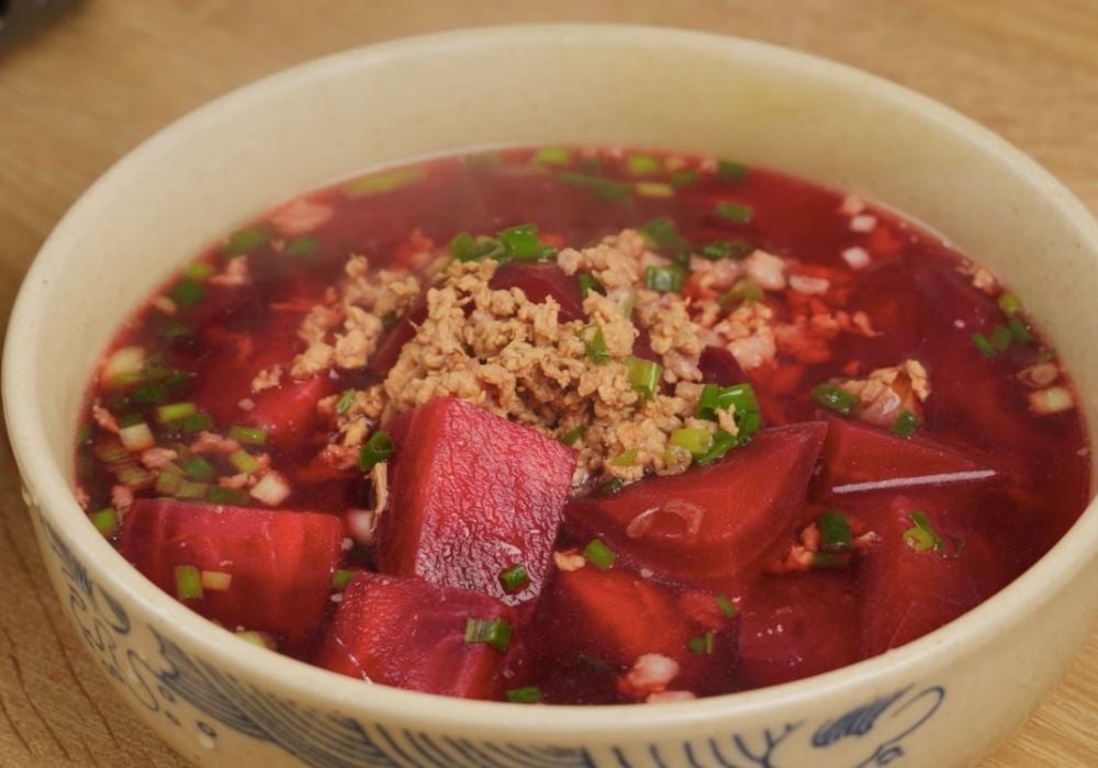 Canh củ dền thịt băm