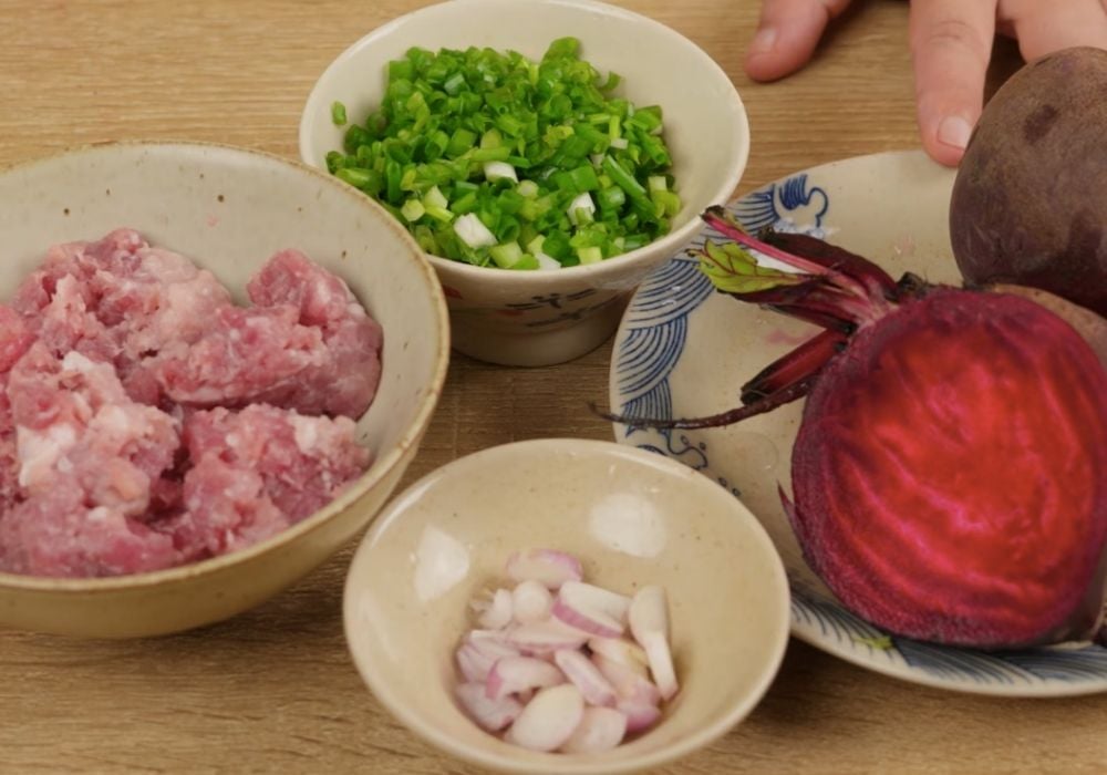 Nguyên liệu nấu canh củ dền thịt băm