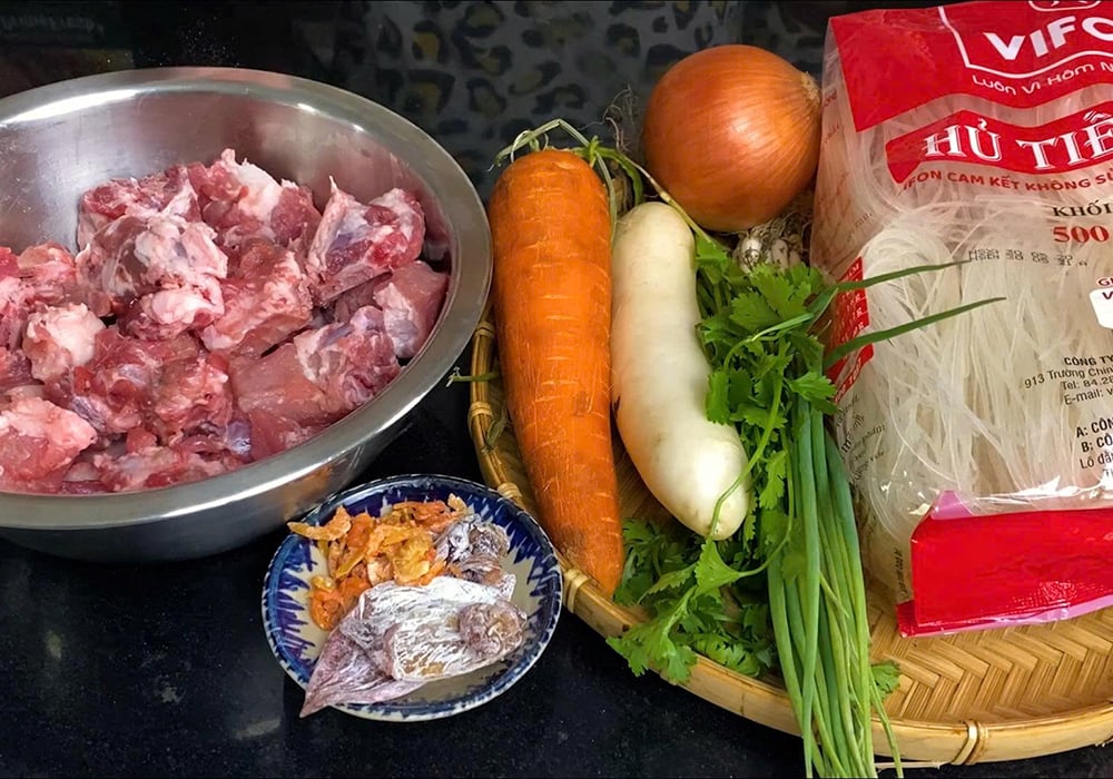 Nguyên liệu làm hủ tiếu sườn