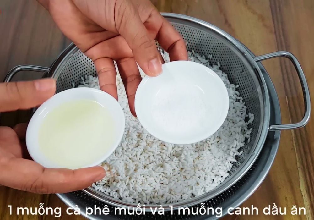 Ngâm nếp trước khi nấu giúp nếp mềm dẻo và chín đều hơn