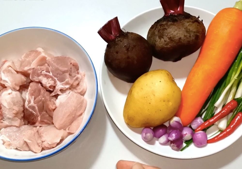 Nguyên liệu làm canh củ dền xương heo