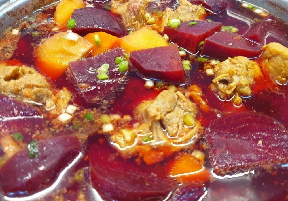 Canh củ dền có thể bảo quản trong tủ lạnh và dùng trong 1 - 2 ngày