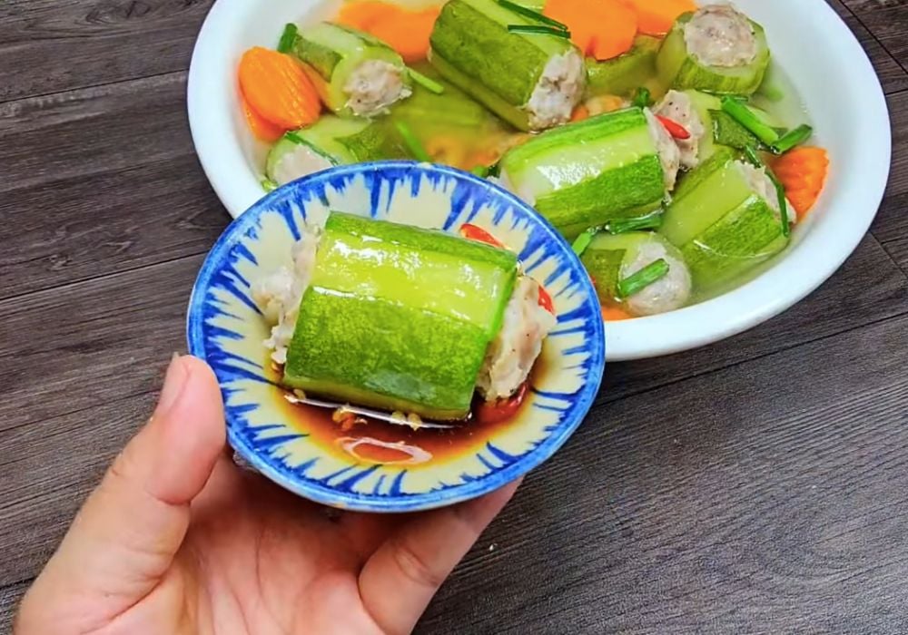 Canh dưa leo xương heo nhồi thịt và tôm ngon nhất khi ăn ngay sau khi làm