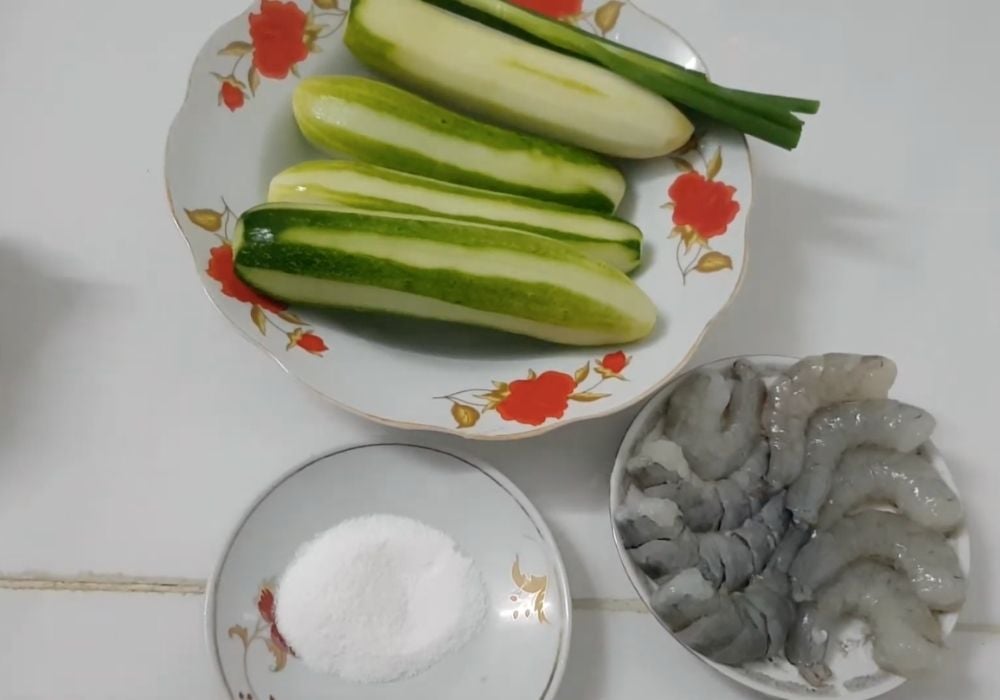 Nguyên liệu làm canh dưa leo và tôm