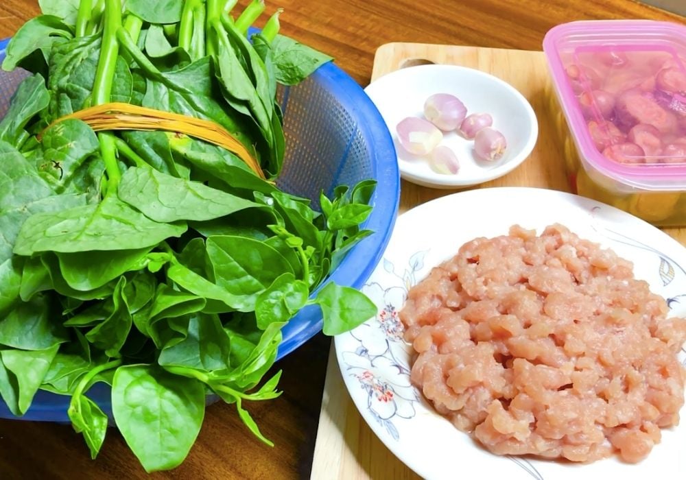 Nguyên liệu làm canh mồng tơi với thịt heo