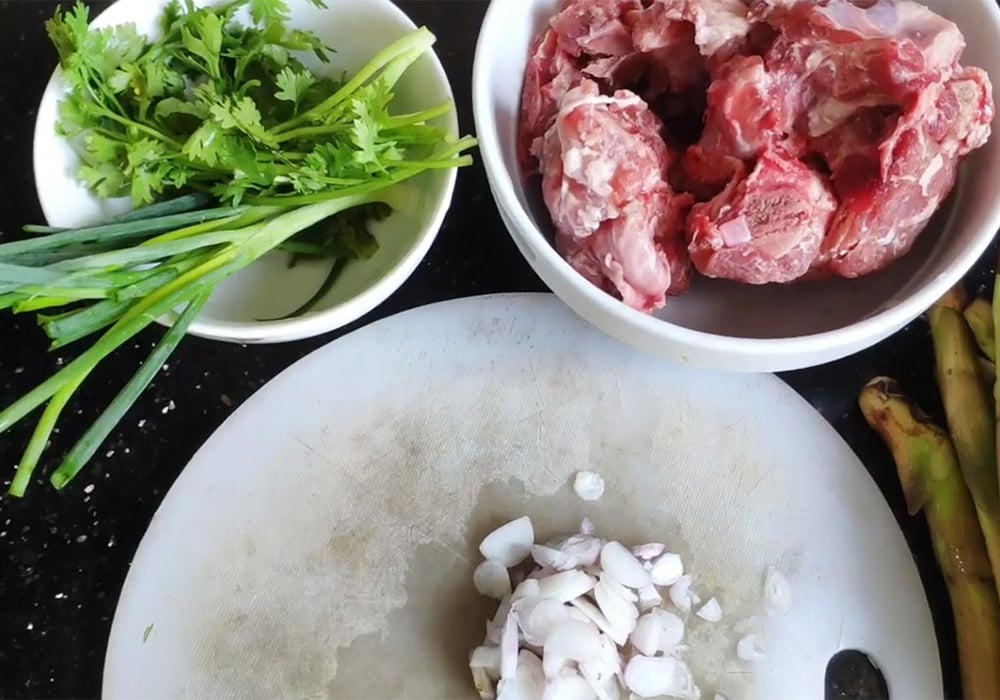 Nguyên liệu làm canh ngó khoai nấu sườn