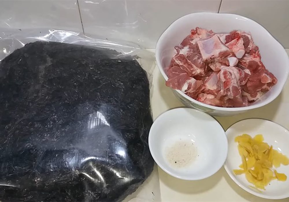 Nguyên liệu làm canh rong biển sườn heo
