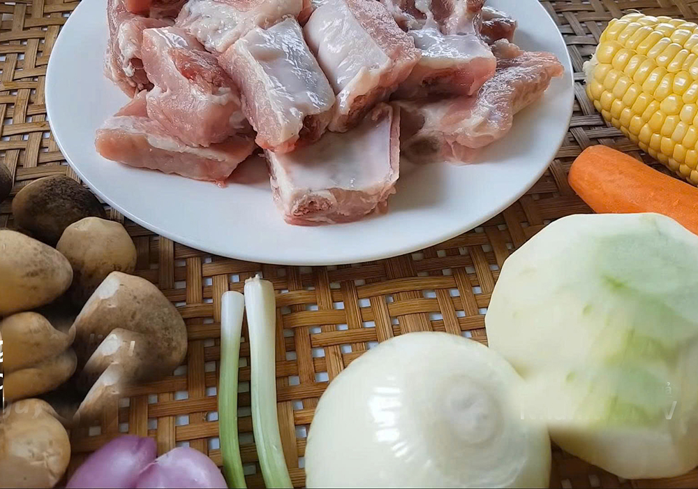 Nguyên liêu làm canh sườn nấu nấm rau củ