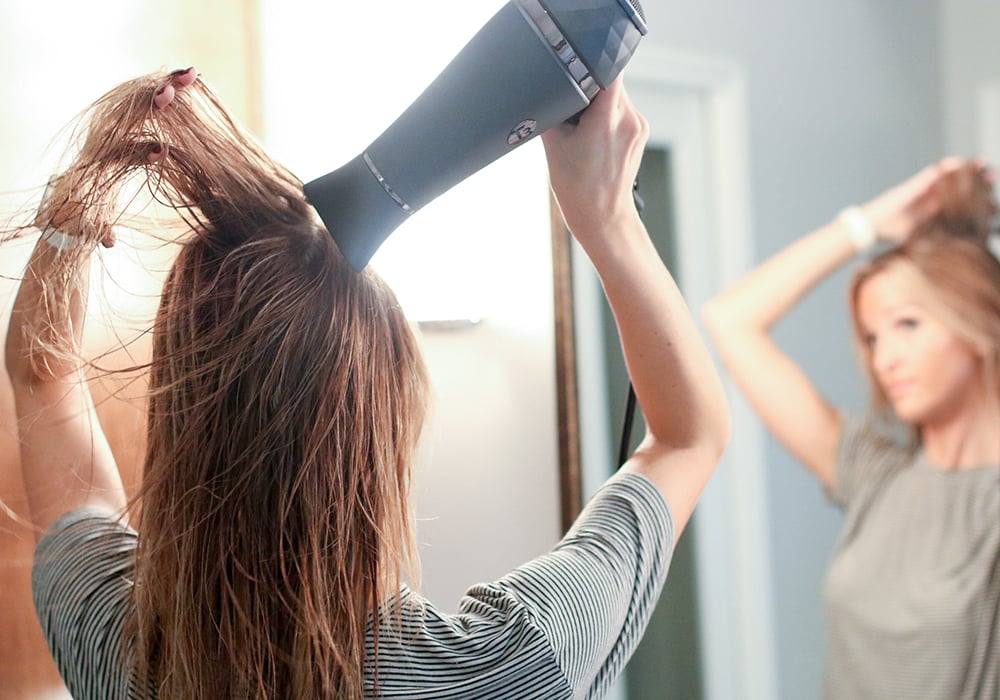 Sấy tóc giúp bạn tiết kiệm thời gian và tạo kiểu tóc ưng ý