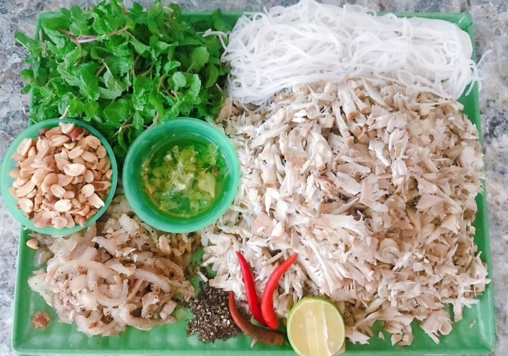 Để làm gỏi mít non tai heo thịt ba chỉ, bước chọn nguyên liệu rất quan trọng