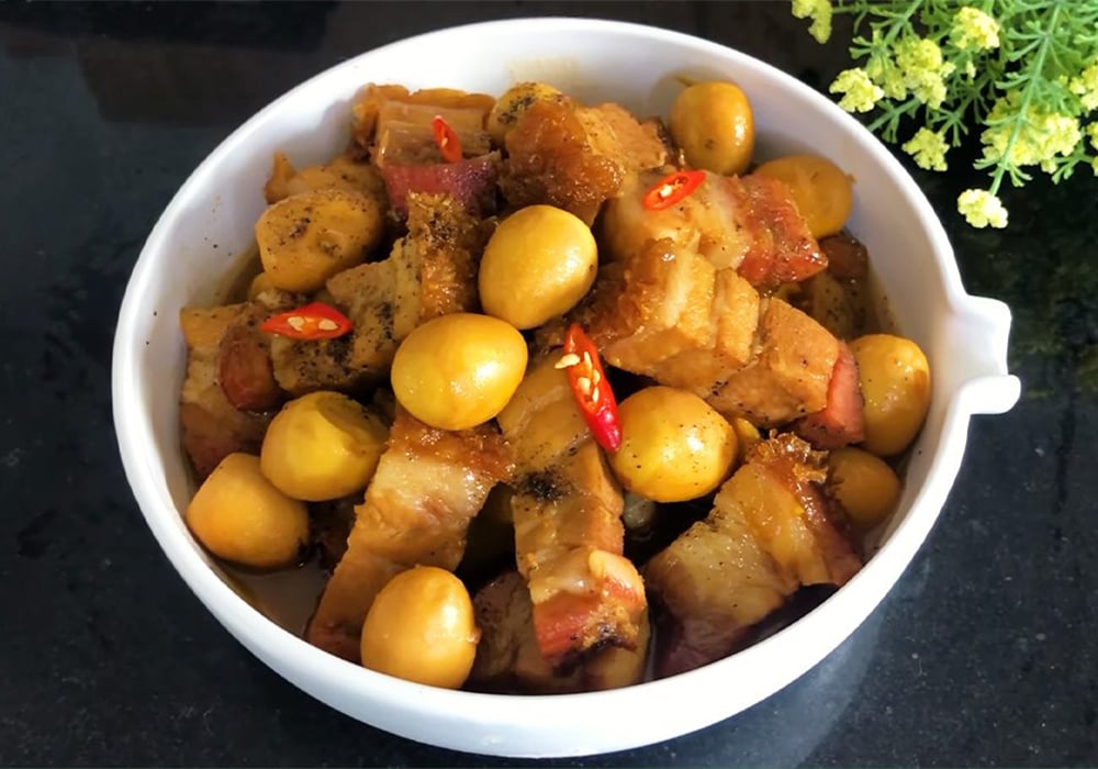 Heo quay kho trứng cút
