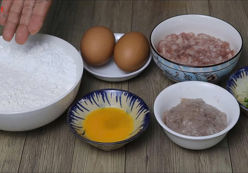 Nguyên liệu làm hoành thánh chiên nhân tôm thịt