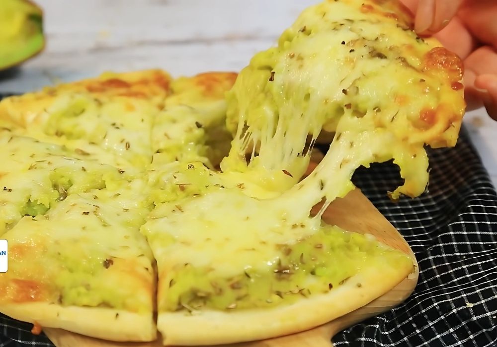 Bánh pizza bơ thơm ngon, hấp dẫn