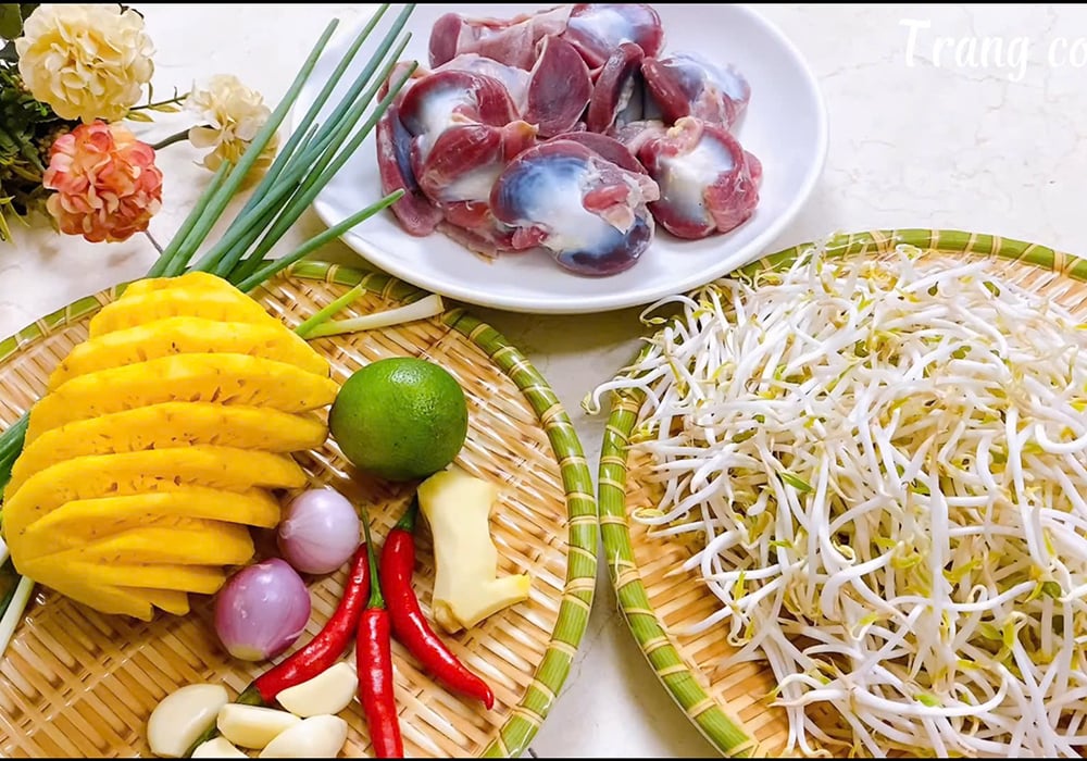 Nguyên liệu làm mề gà xào dứa