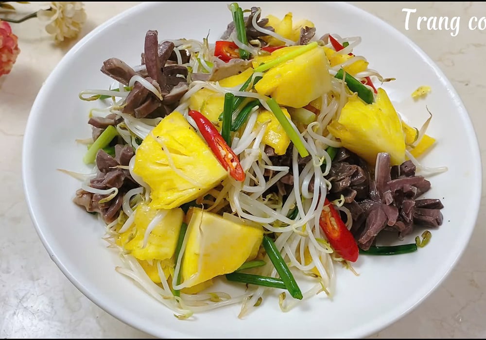 Thưởng thức lòng mề gà xào dứa