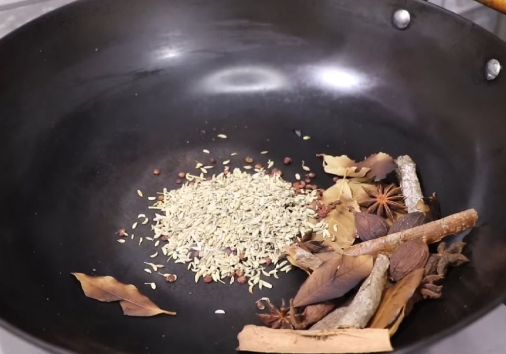 Chuẩn bị gia vị thơm