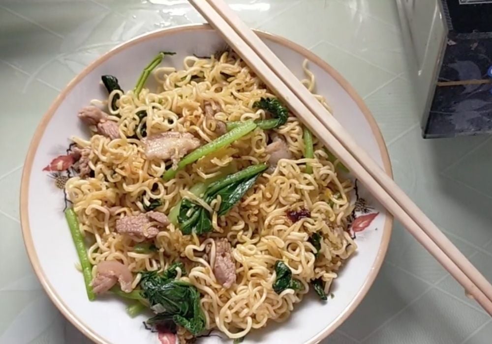 Mì xào thịt heo