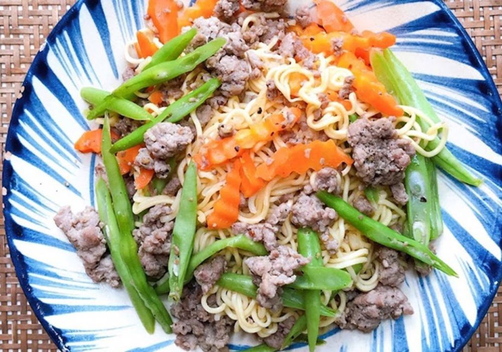 Mì xào thịt heo có thể bảo quản trong ngăn mát tủ lạnh và dùng trong 1 - 2 ngày