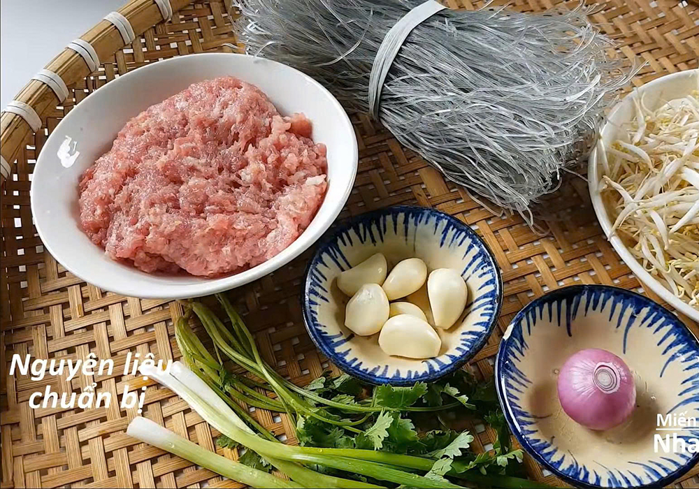 Nguyên liệu làm miến xào thịt băm rau củ