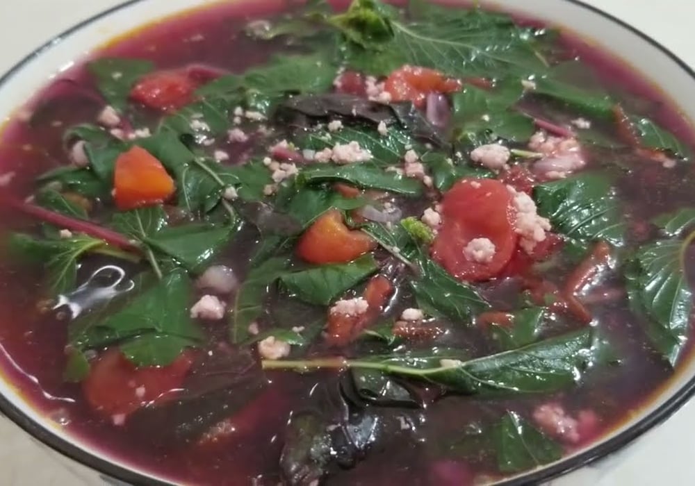 Canh rau dền nấu thịt băm