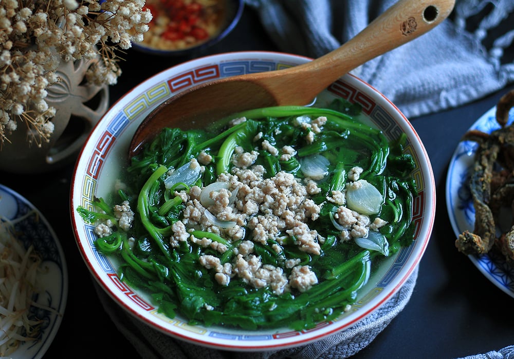 Canh cải cúc thịt băm