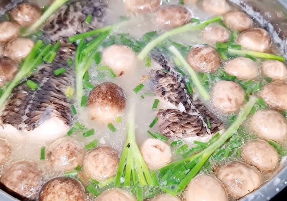 Cháo cá lóc nấm rơm thịt viên