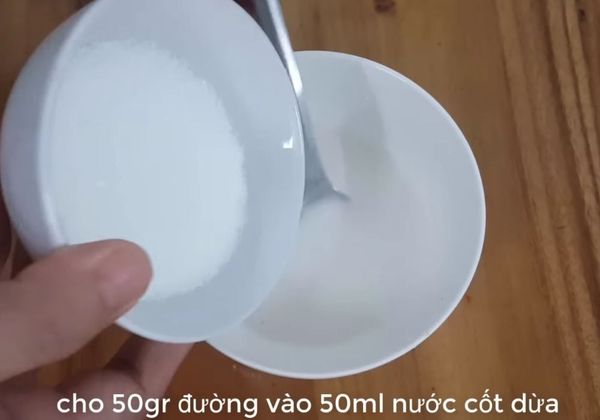 Sử dụng nước cốt dừa nguyên chất để tăng độ béo cho xôi