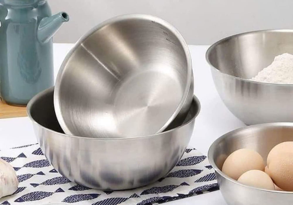 Có nên sử dụng bát inox trong nồi chiên không dầu?