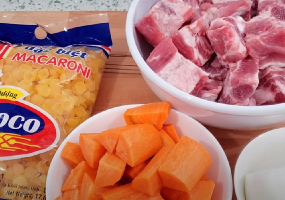 Nguyên liệu làm nui nấu sườn heo thịt viên